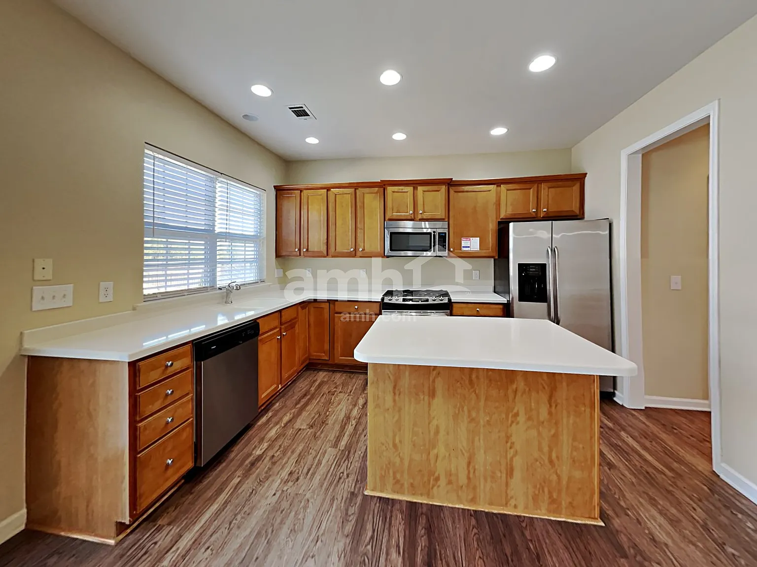 4 bed, 2.5 bath, 2198 sqft, $2,485 — Photo 3