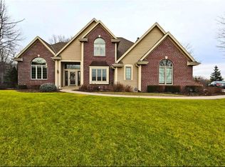 W127N6582 Blue Spruce Ct, Menomonee Falls, WI 53051