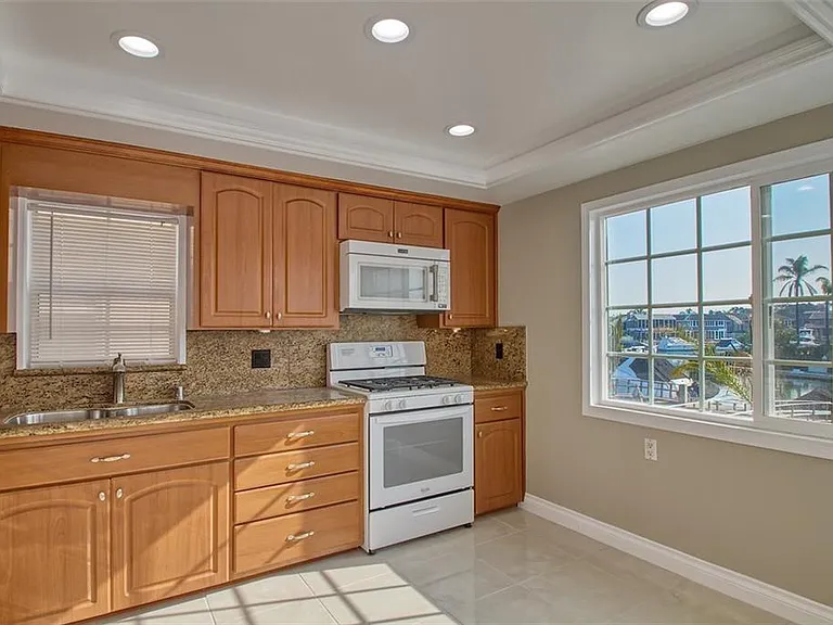 16864 Bayview Dr #3 — Photo 11