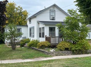 611 3rd St, Cheboygan, MI 49721