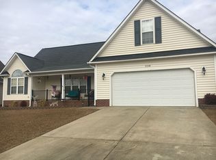 228 Shakerstone Dr, Fayetteville, NC 28311