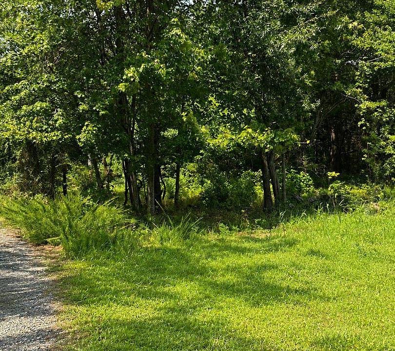 2nd image of 193 Davis Rd