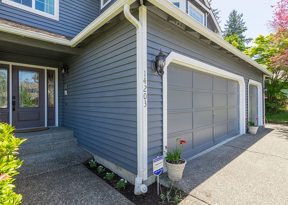 2nd image of 14203 Cascade Dr SE
