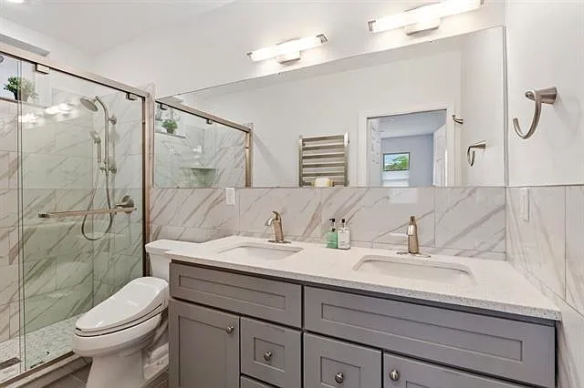 936 Pavonia Ave #1B — Photo 12
