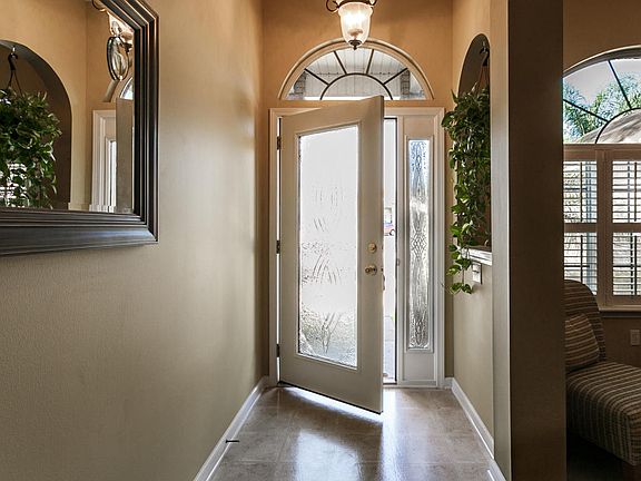 3rd image of 2924 Majestic Oaks Ln