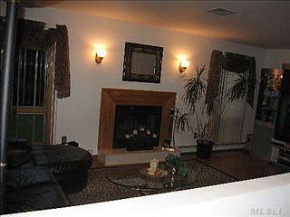 4th image of 7 John Vincent Ct