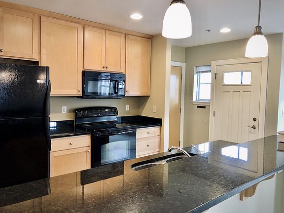 5th image of 1808 N Warren Ave Unit 201