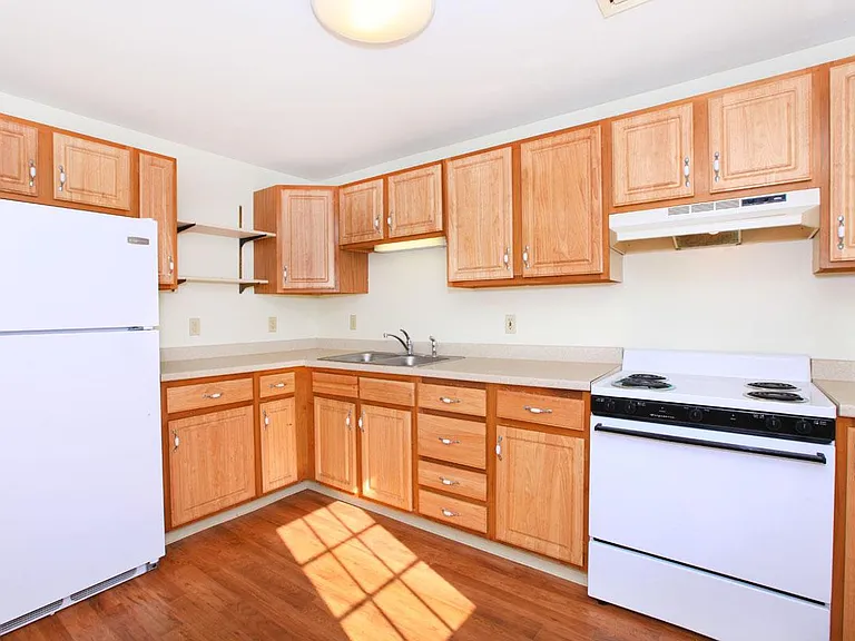 125 Meadow Ln — Photo 2