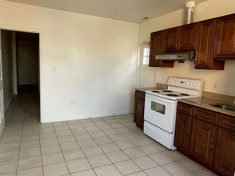 2516 N. Charles St. — Photo 2