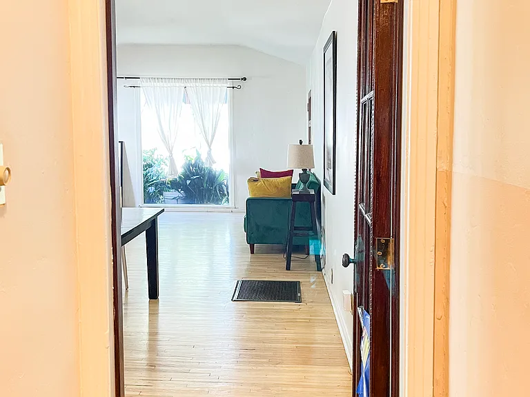 N La Jolla Ave — Photo 7