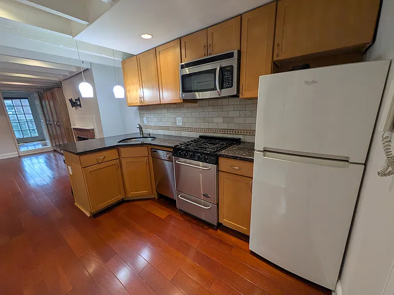 1021 Clinton St #5 — Photo 25