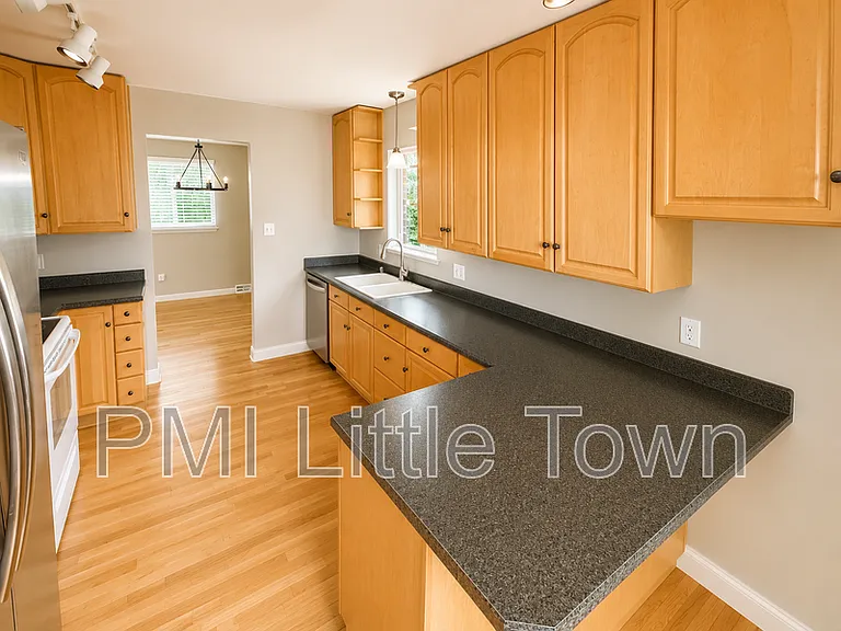 5561 S Cedar St — Photo 16