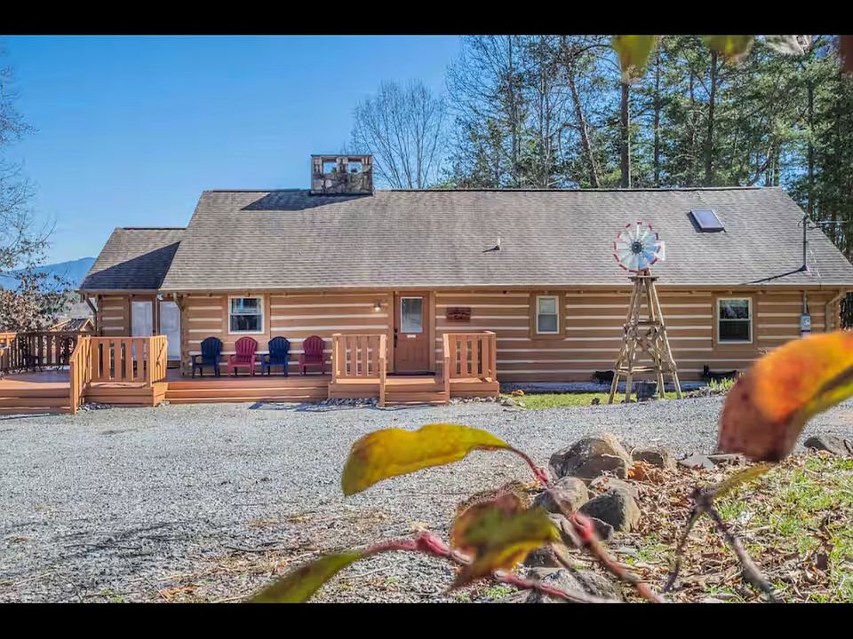 1st image of 133 Heritage Ln