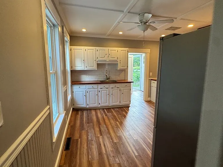 136-138 Washington St #138 — Photo 11