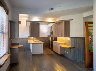 120 N Oak Park Ave APT 320, Oak Park, IL 60301