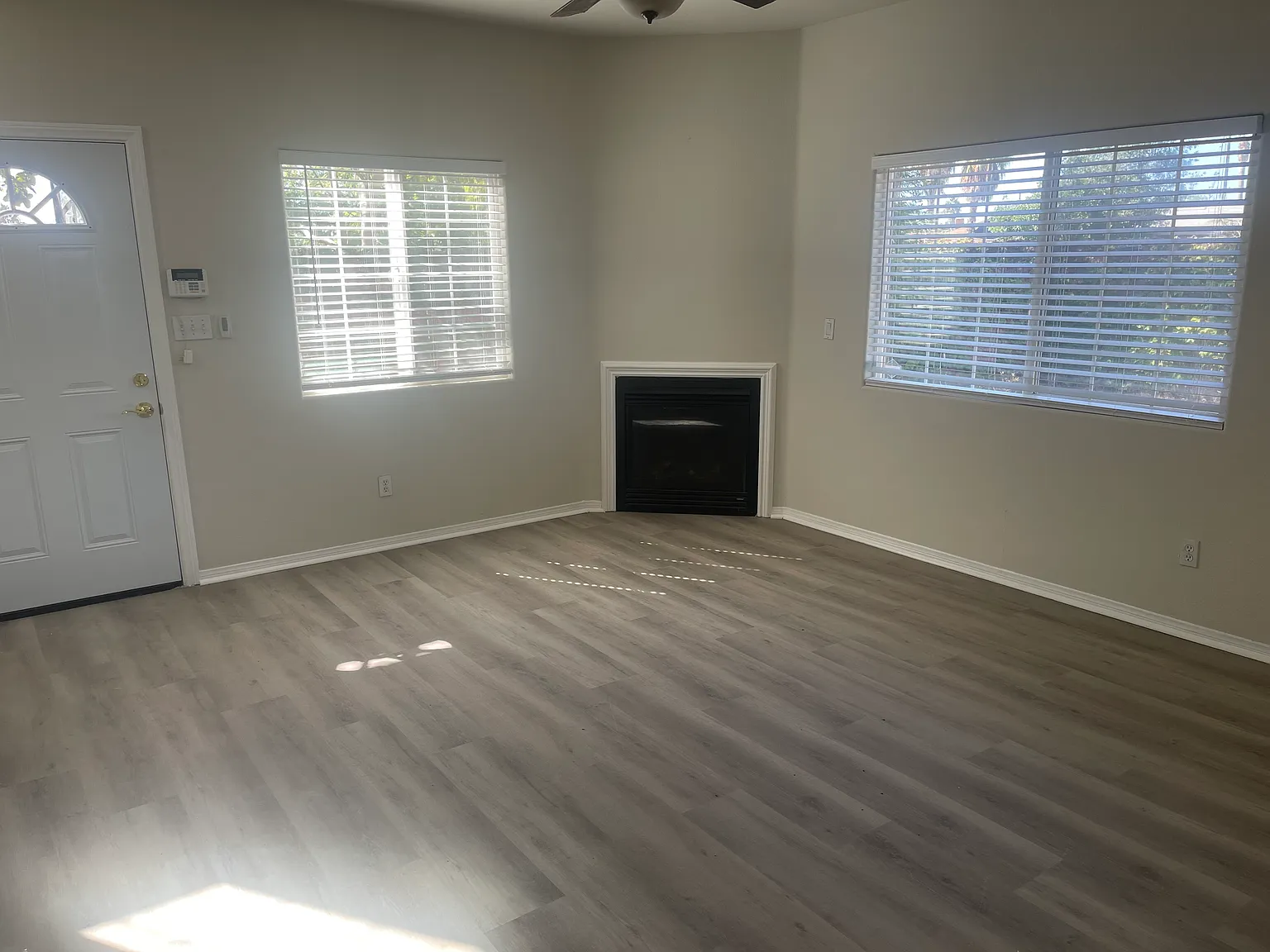 4 bed, 2.5 bath, 1512 sqft, $3,800 — Photo 3