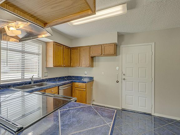 5th image of 6821 Sierra Dr