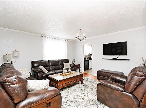 3rd image of 416 Kingston Dr