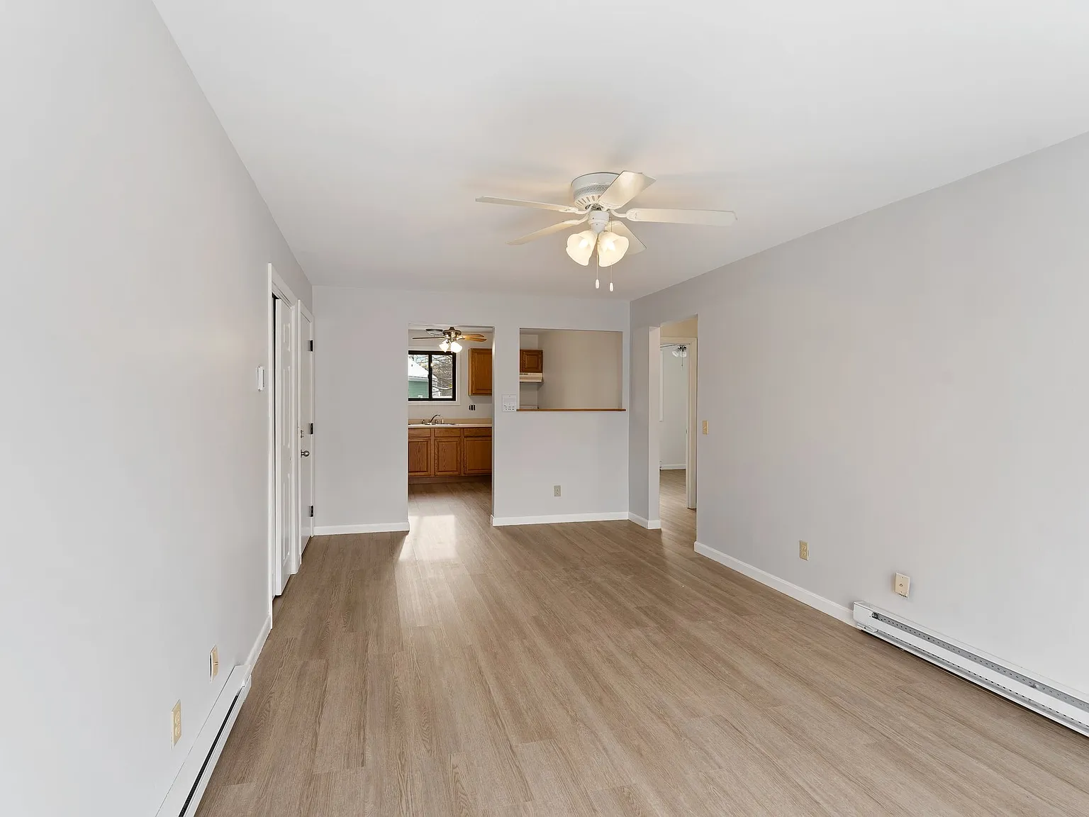 1398 Lonsdale Avenue — Photo 4
