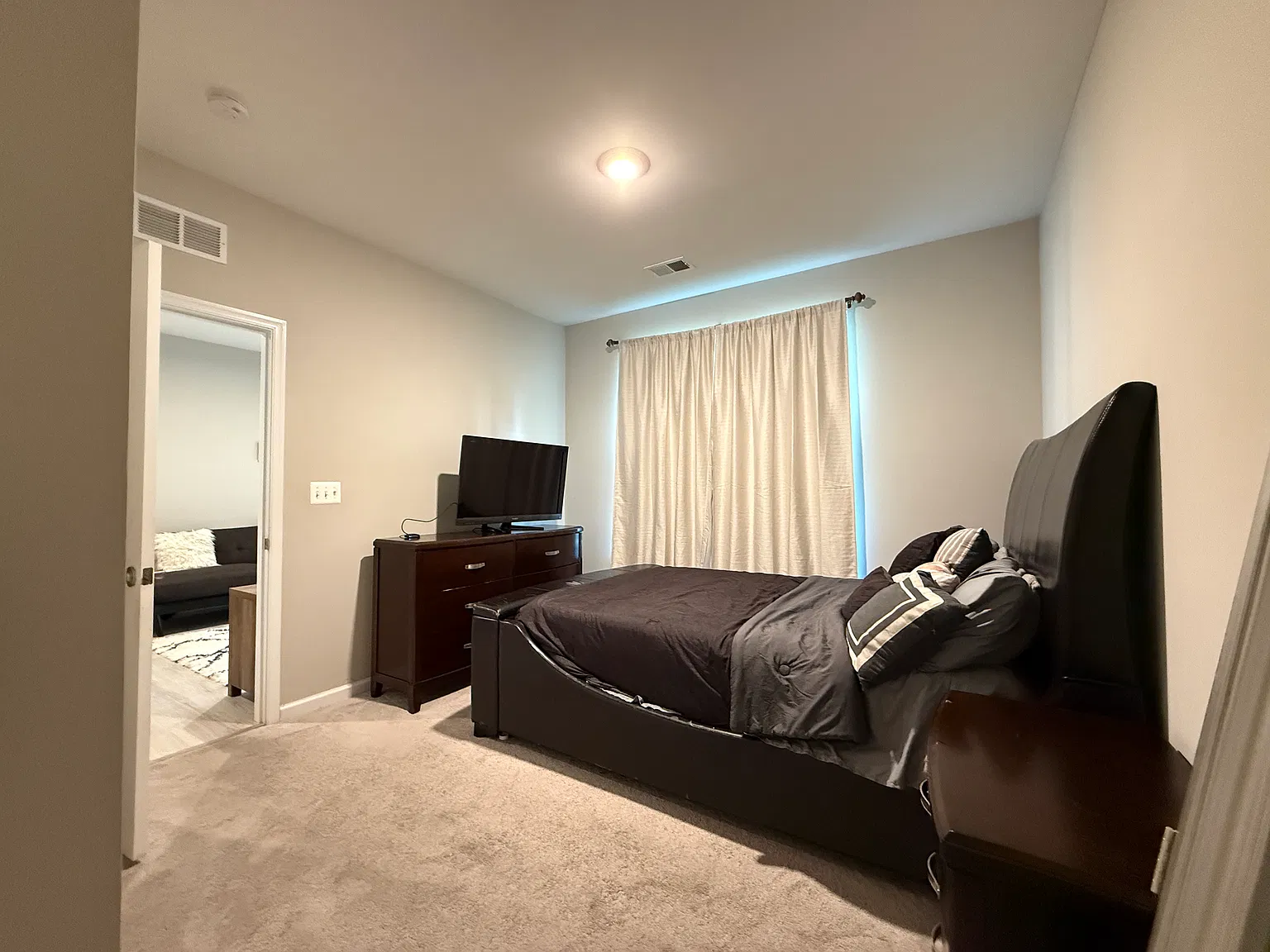 1 bed, 800 sqft, $1,200 — Photo 2