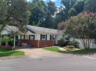 45 Outer Dr, Oak Ridge, TN 37830