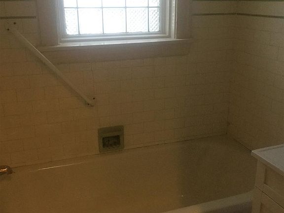 5th image of 4815 Elm St APT 1E