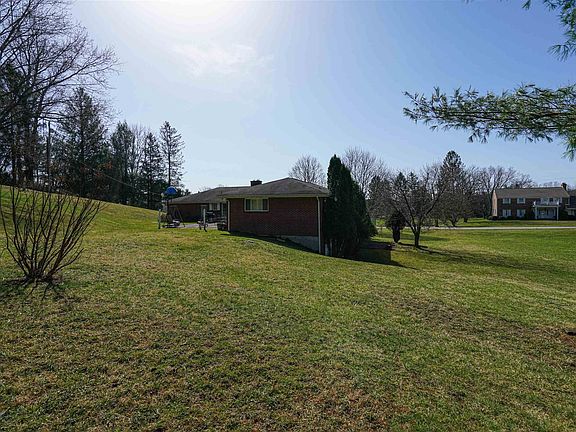 3rd image of 1 Bel Manor Dr