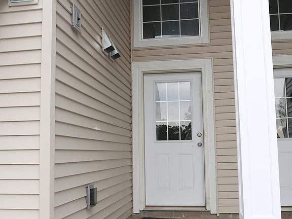 3rd image of 11968 Emery Village Dr N
