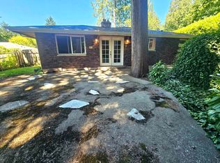 5255 Lynwood Center Rd NE, Bainbridge Island, WA 98110