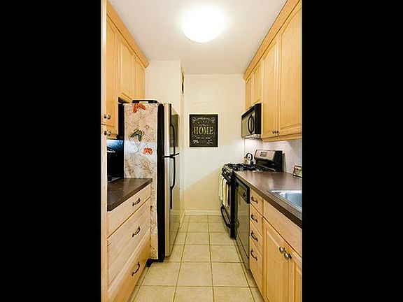 4th image of 250 E 87th St APT 8J