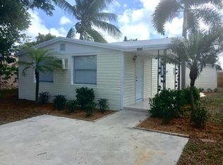 1050 Peak Rd, Lake Worth, FL 33462