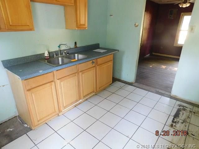 2nd image of 421 E Poplar St