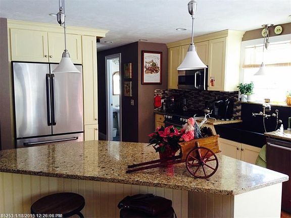 5th image of 19 Blackberry Ln
