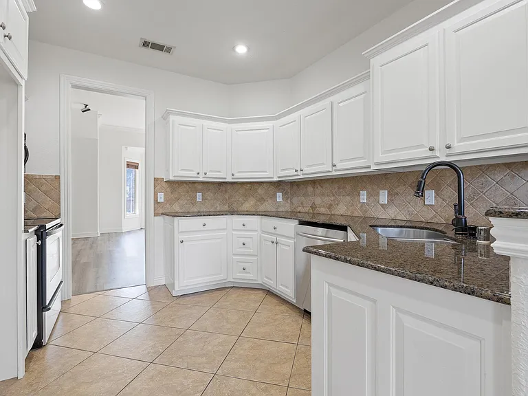 514 S Pierremont Dr — Photo 12