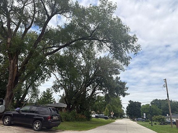 4th image of 1961 Elizabeth Ln