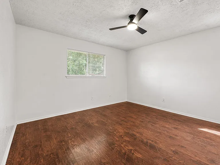 7018 Stoney River Dr — Photo 15