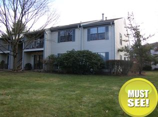 18 Crabapple Ln #203, Franklin Park, NJ 08823