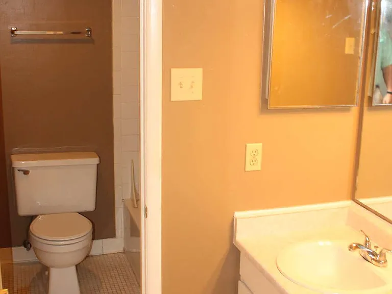 233 Riverbend Dr — Photo 5