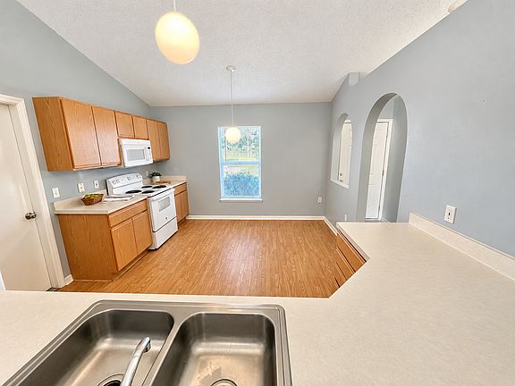 4th image of 6077 Roble Ave