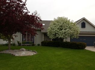 1155 N Jones Rd, Essexville, MI