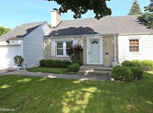 824 Chilton Ln, Wilmette, IL