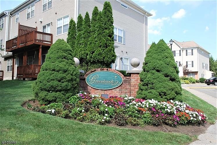 1st image of 60 Greenbrook Dr