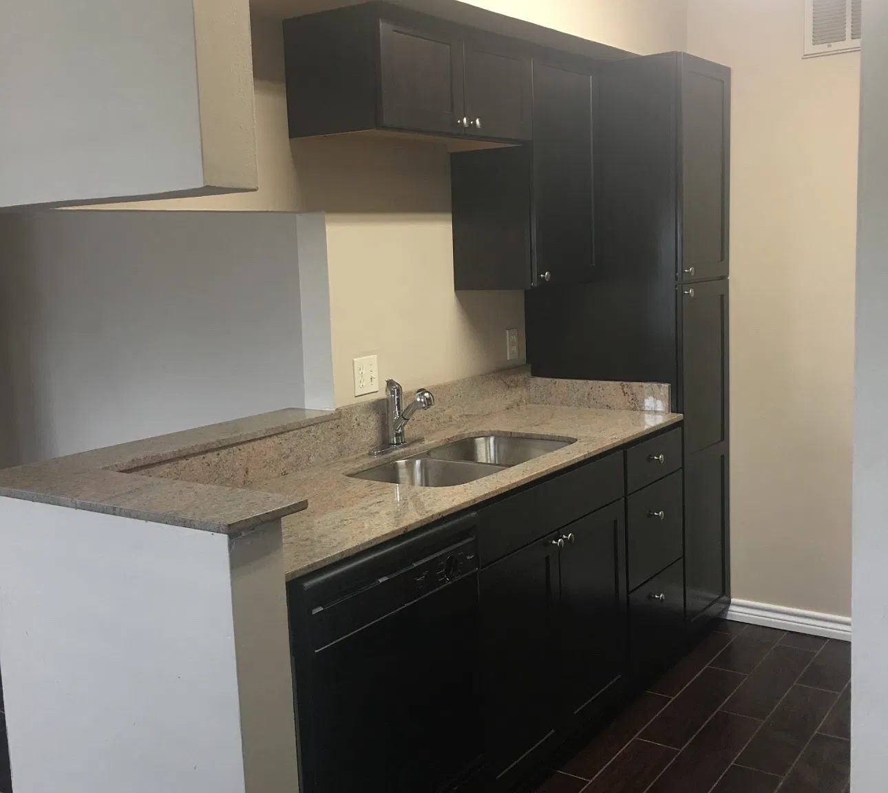 1 bed, 600 sqft, $1,100 — Photo 2