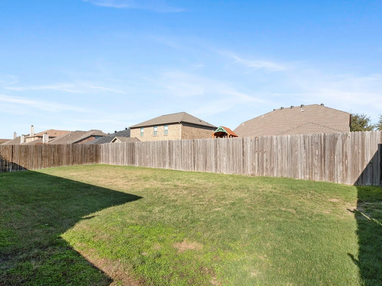 4 bed, 2013 sqft, $2,649 — Photo 2