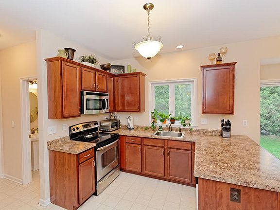 5th image of 27 Knottingley Pl