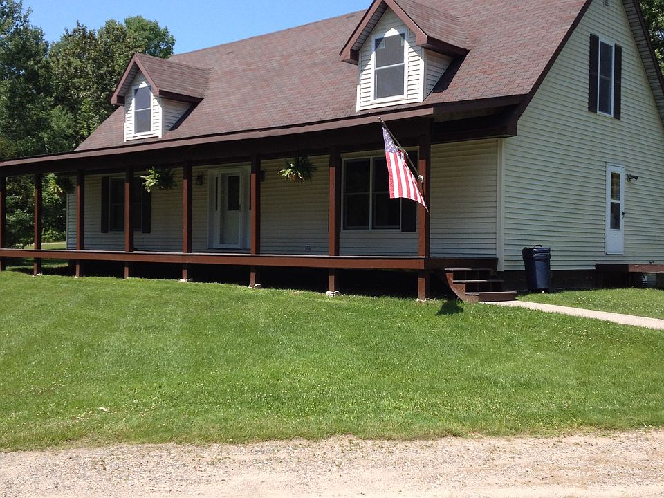 3BR Cape Cod Style Home