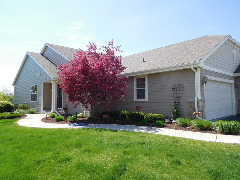 1st image of 451 Woodfield Cir
