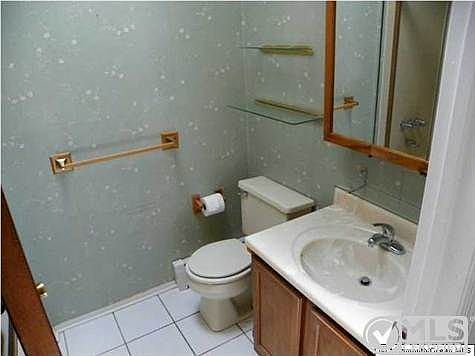 5th image of 15 Haiti Ct