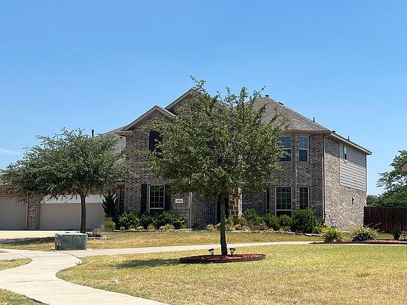 2nd image of 1400 Montclaire Dr