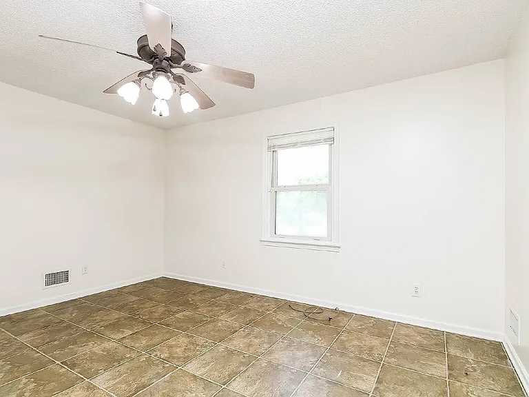 9424 Highgate Rd — Photo 18